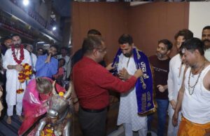 महाकाल के दरबार में अक्षय और टाइगर: नंदी के कान में कही मनोकामना, देश की तरक्की की कामना की, डिंपल कपाड़िया भी साथ