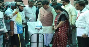 एक्शन में डॉ. मोहन यादव: अचानक खरीदी केंद्र पहुंचे, किसानों के साथ चाय पर चर्चा, CM ने पूछी भुगतान और तौल व्यवस्था