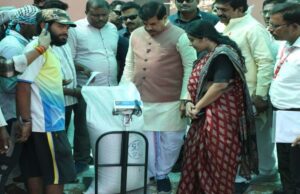 एक्शन में डॉ. मोहन यादव: अचानक खरीदी केंद्र पहुंचे, किसानों के साथ चाय पर चर्चा, CM ने पूछी भुगतान और तौल व्यवस्था