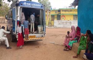 वनांचलों की ‘संजीवनी’ बनी मोबाइल मेडिकल यूनिट: साढ़े तीन माह में 2000 से अधिक ग्रामीणों का हुआ निःशुल्क उपचार