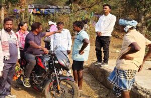 15 किमी बाइक चलाकर दुर्गम गांवों में पहुंचे विधायक दशरथ गागराई, जनचौपाल लगाकर सुनीं ग्रामीणों की समस्याएं
