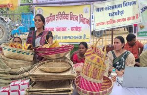 आत्मनिर्भरता की मिसाल बनीं ग्रामीण महिलाएं, गृह उद्योग और हस्तशिल्प से संवर रहा भविष्य