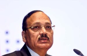 पहली बार मोबाइल लेकर सुप्रीम कोर्ट पहुंचे CJI सूर्यकांत, किसका था मैसेज?