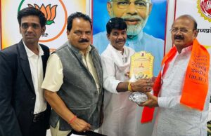 मंत्री दिलीप जायसवाल से मुलाकात, सम्मानित किए गए पत्रकार समिति के नेता