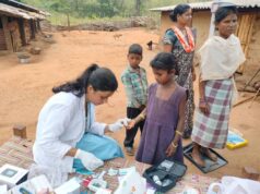 11 किमी की दूरी नहीं बनी बाधा, स्वास्थ्य टीम पहुंची लोहागांव के हर दरवाजे तक