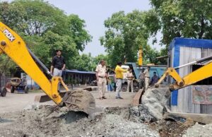 पोटका में चला बुलडोजर: पूर्वी सिंहभूम में प्रशासन की कार्रवाई, ठेकेदारों के अवैध निर्माण ढहाए