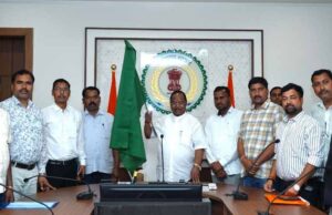 मंत्री नेताम ने बलरामपुर जिले के लिए वर्चुअल रूप से 9 नई एम्बुलेंस को दिखाई हरी झंडी