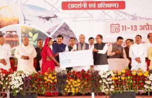 किसान देश की अर्थव्यवस्था की रीढ़, किसानों के विकास के लिए हम हैं प्रतिबद्ध : केन्द्रीय रक्षा मंत्री सिंह