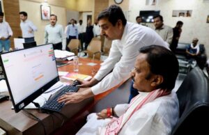 उप मुख्यमंत्री शुक्ल ने स्वयं अपना स्वगणना फॉर्म भरा