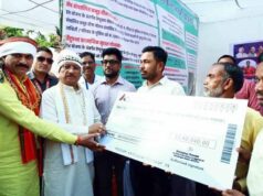 मुख्यमंत्री ने किया वन विभाग स्टॉल का अवलोकन, तेंदूपत्ता संग्राहकों को 33.40 लाख रुपये का भुगतान शुरू