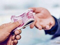 गोंडा में पंचायत सचिव 10 हजार रुपये की रिश्वत लेते रंगे हाथ गिरफ्तार