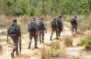 लातेहार में जेजेएमपी के दो उग्रवादी हथियारों के साथ गिरफ्तार
