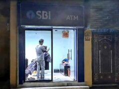 SBI ATM के अंदर नाई की दुकान, कैश लेने आए लोग देखकर रह गए हैरान