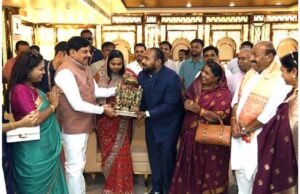 मुख्यमंत्री डॉ. यादव ने केंद्रीय मंत्री डॉ. वीरेंद्र कुमार के पुत्र- पुत्रवधू को दिया सुखद दाम्पत्य जीवन का आशीर्वाद