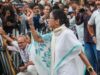 3 घंटे तक ममता की मौजूदगी, कार्यकर्ताओं का पहरा: टीएमसी के आरोप और EC का जवाब एक साथ