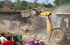 महामाया पहाड़ में अतिक्रमण हटाने बुलडोजर चला, डबरीपानी में पुलिस फोर्स तैनात; 157 लोगों का कब्जा हटाया जाएगा