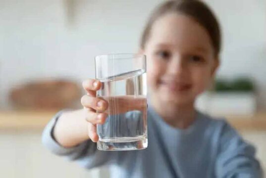 गर्मी में बच्चों को हाइड्रेटेड रखने के 5 आसान ड्रिंक्स