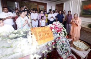 अपर्णा यादव के घर पहुंचे मुख्यमंत्री, प्रतीक के निधन पर जताया शोक
