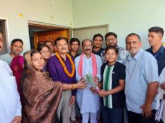 डिप्टी सीएम के सरप्राइज गिफ्ट से खिल उठी टॉपर अंशुल, 10वीं में 99% अंक से रचा कमाल