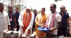 जशपुर के चंदागढ़ पहुंचे CM साय: PMAY हितग्राही के घर में ईंट रखकर बढ़ाया हौसला