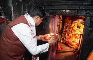 मुख्यमंत्री डॉ. यादव ने दंतेवाड़ा में मां दंतेश्वरी के दर्शन कर की सर्वकल्याण की प्रार्थना