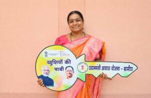 जनसमस्या निवारण शिविर में मिली प्रधानमंत्री आवास योजना की चाबी, चेहरे पर आई खुशी