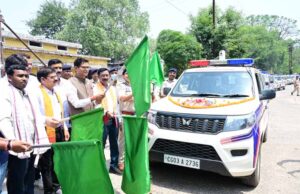 वित्त मंत्री ओपी चौधरी ने रायगढ़ को मिली 16 अत्याधुनिक डायल-112 ईआरवी वाहनों को दिखाई हरी झंडी