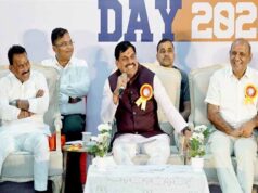 मुख्यमंत्री डॉ. यादव ने महू में विद्यार्थियों को प्लेसमेंट प्रमाण-पत्र किए वितरित