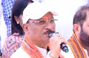 सरगुजा जिले के ग्राम सिलमा में अचानक उतरा मुख्यमंत्री साय का हेलीकॉप्टर