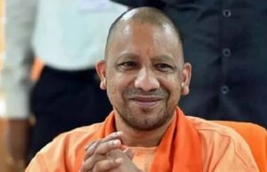 महराजगंज में मुख्यमंत्री ने बांटे स्वीकृति पत्र, चेक और टूलकिट