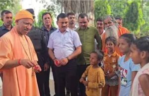 गोरखनाथ मंदिर में सीएम योगी का जनता दर्शन, 200 से अधिक फरियाद सुनी