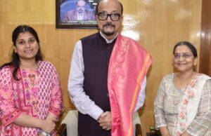 राज्यपाल डेका से सुप्रीम कोर्ट में छत्तीसगढ़ की स्टैंडिंग काउंसिल सुजैन ने की सौजन्य भेंट