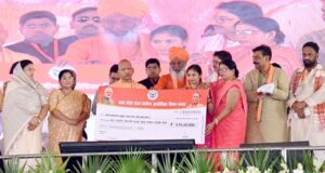 मुख्यमंत्री के हाथों मिला विकास योजनाओं का लाभ