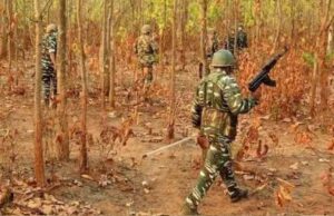 कांकेर के जंगल में नक्सलियों का विस्फोटक डंप बरामद, 4 बंदूकें और 2 वायरलेस सेट मिले