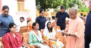 जरूरतमंदों के इलाज और मकान की व्यवस्था कराएगी सरकार: सीएम योगी
