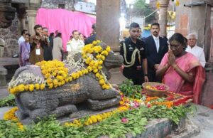राष्ट्रपति मुर्मु ने ओंकारेश्वर तीर्थ और ज्योतिर्लिंग ममलेश्वर के दर्शन कर किया अभिषेक