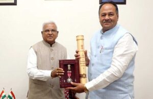 द्मश्री अलंकरण मिलने पर परिषद में अभिनंदन समारोह