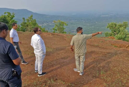 छत्तीसगढ़ पर्यटन मंडल के प्रबंध संचालक विवेक आचार्य और अध्यक्ष नीलू शर्मा ने प्रमुख पर्यटन स्थल राजमेरगढ़ का किया दौरा