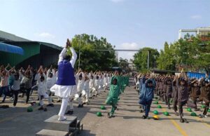 अंतर्राष्ट्रीय योग दिवस पर 15 हजार से अधिक श्रमिकों ने किया सामूहिक योगाभ्यास