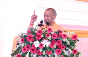 श्रद्धालुओं के स्वागत के लिए अयोध्या-लखनऊ मार्ग पर भव्य गेट कॉम्प्लेक्स तैयार