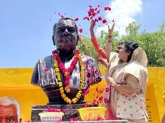 पूर्व मुख्यमंत्री स्व. बाबूलाल गौर की जयंती पर साकेत नगर में किया प्रतिमा का अनावरण
