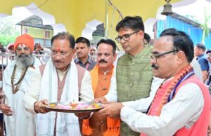 मुख्यमंत्री साय ने भिखमपुरा के पंचमुखी सिद्ध हनुमान मंदिर में की पूजा-अर्चना