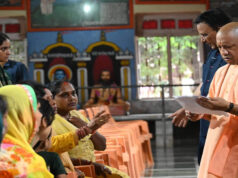 जनसेवा सर्वोपरि : प्रतिकूल मौसम में भी सीएम योगी ने किया जनता दर्शन