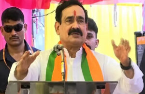 दतिया में मंच पर भावुक हुए नरोत्तम मिश्रा, छलके आंसू; बोले- एक-एक गांव जाऊंगा, आशुतोष को जिताऊंगा