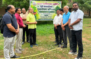 माधव महाविद्यालय की पूर्व छात्रपरिषद ने वाणिज्य अध्ययन शाला में किया वृक्षारोपण