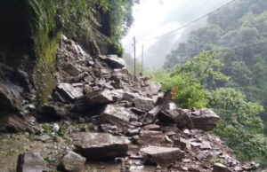 केदारनाथ यात्रा पर बारिश का ब्रेक! गोरीकुंड के पास मलबा-बोल्डर गिरने से यात्रा अगले आदेश तक स्थगित