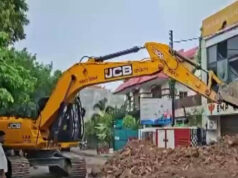 15 मौतों के बाद बड़ा एक्शन! 15 दिन का नोटिस खत्म, लखनऊ अग्निकांड वाली बिल्डिंग पर चला बुलडोजर