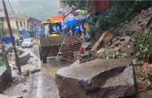 चारधाम यात्रा पर बारिश का कहर, नदियां उफान पर; बदरीनाथ नेशनल हाईवे बंद, यात्रियों की बढ़ी मुश्किलें