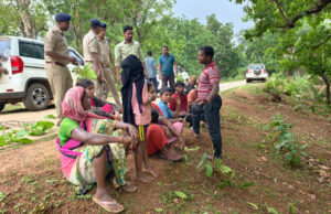 धर्मांतरण के बाद ग्रामीण विवाद, ग्रामसभा ने परिवार को गांव से बाहर किया; धार्मिक परंपराओं से दूरी का आरोप