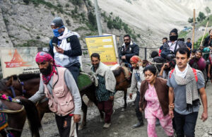 अमरनाथ यात्रा 2026: 4,812 श्रद्धालुओं का तीसरा जत्था जम्मू से रवाना, सेना के कड़े सुरक्षा घेरे में शुरू हुआ सफर